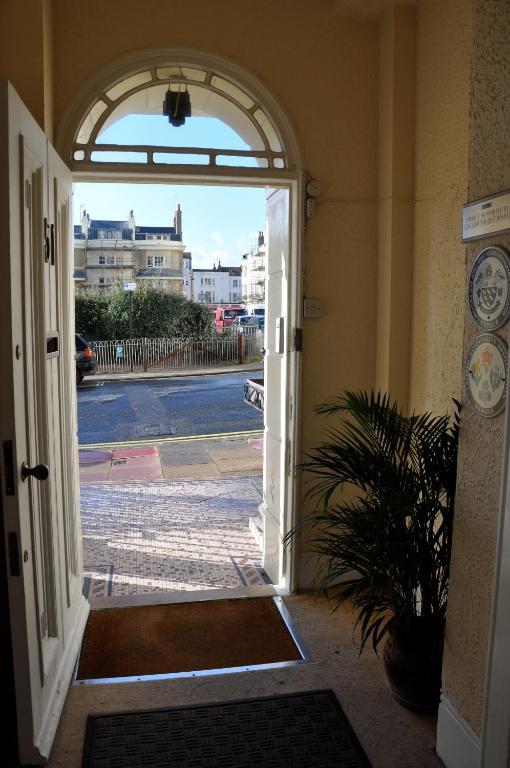 Adelaide House Hotel ลูตัน ภายนอก รูปภาพ
